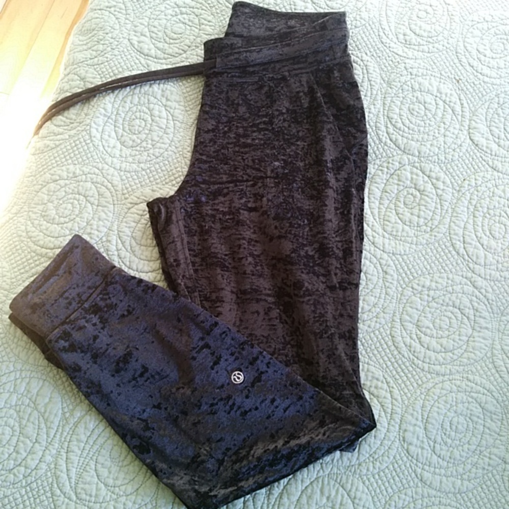 Lululemon Ready to Crush black jogger pants